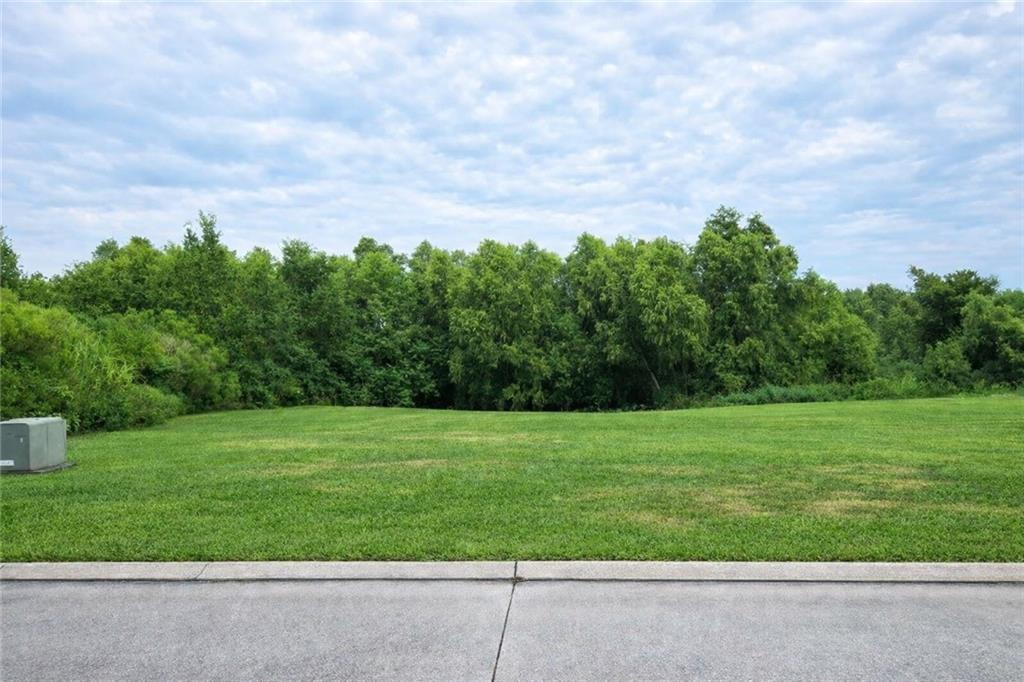 6041 S MUIRFIELD Circle, New Orleans, LA 70128