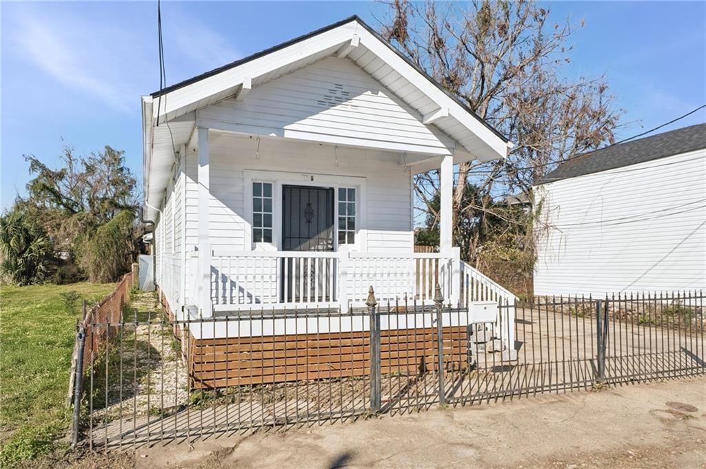 2061 N MIRO Street, New Orleans, LA 70119