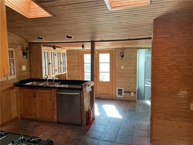 6122 ANNUNCIATION Street, New Orleans, LA 70118