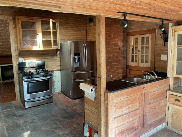 6122 ANNUNCIATION Street, New Orleans, LA 70118