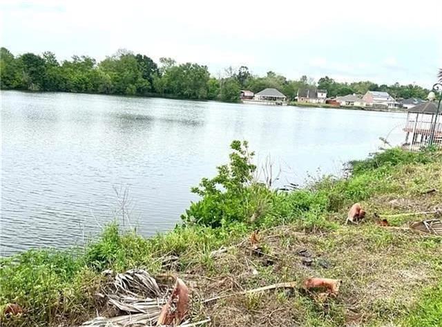 2432 SOUTH LAKE Boulevard, Violet, LA 70092