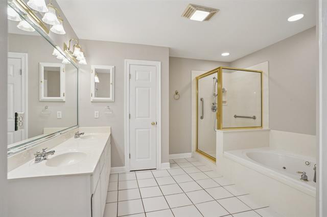 10 E NOUVEAU Lane, Metairie, LA 70003