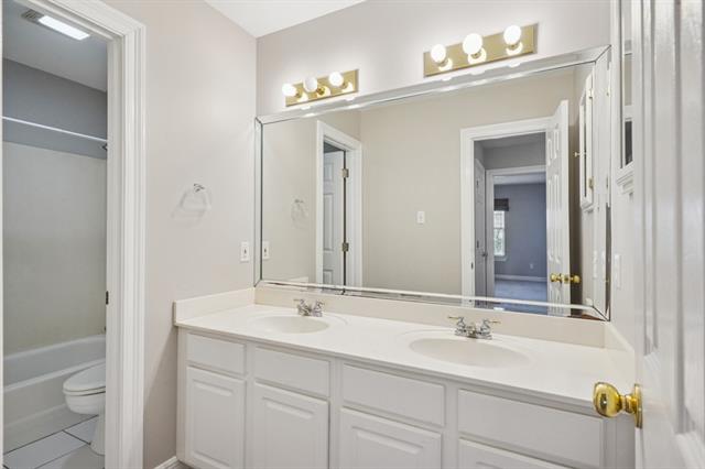 10 E NOUVEAU Lane, Metairie, LA 70003