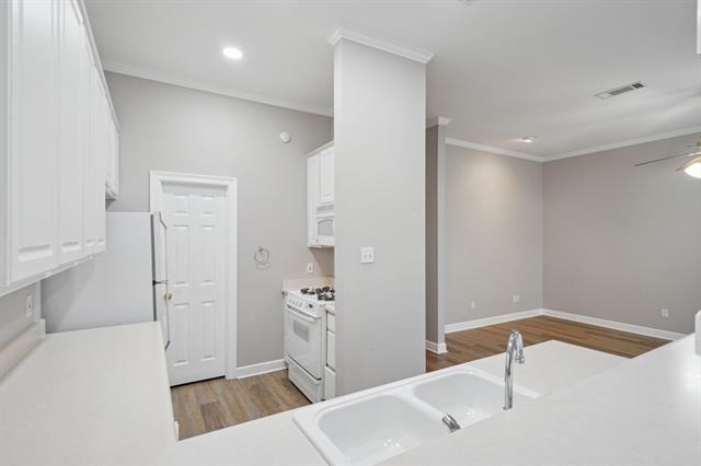 10 E NOUVEAU Lane, Metairie, LA 70003