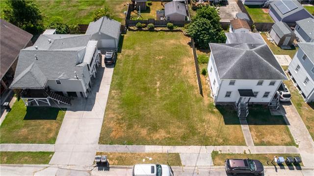 6220 CAMERON Boulevard, New Orleans, LA 70122