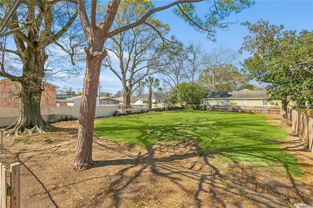 2605 WHITNEY Avenue, Gretna, LA 70056