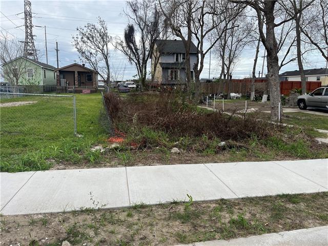 3011 LAUSSAT Place, New Orleans, LA 70117