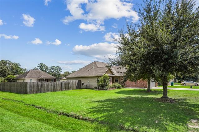 551 DAYBREAK Drive, Ponchatoula, LA 70454