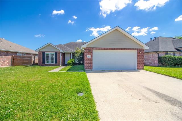 24 OXFORD Drive, Laplace, LA 70068