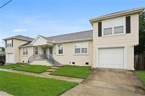 827 CHAPELLE Street, New Orleans, LA 70124