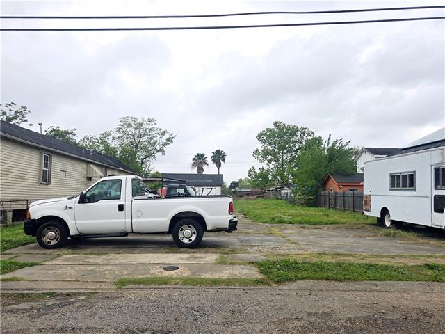 1822 LESSEPS Street, New Orleans, LA 70117