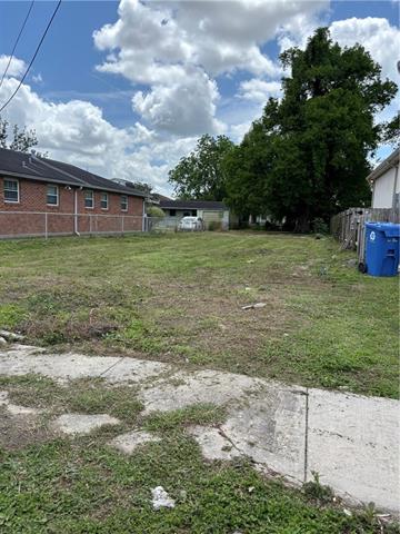 2052 SUMPTER Street, New Orleans, LA 70122