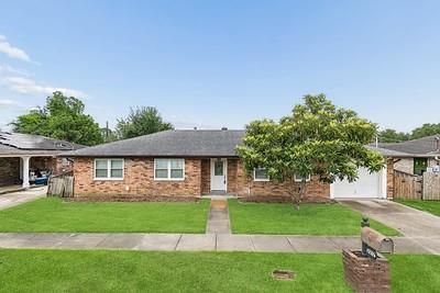 2217 BLANCHARD Drive, Chalmette, LA 70043