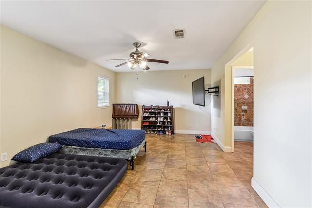 8010 SANDPIPER Drive, New Orleans, LA 70128