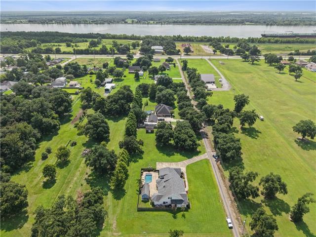 212 CEDAR GROVE Lane, Belle Chasse, LA 70037