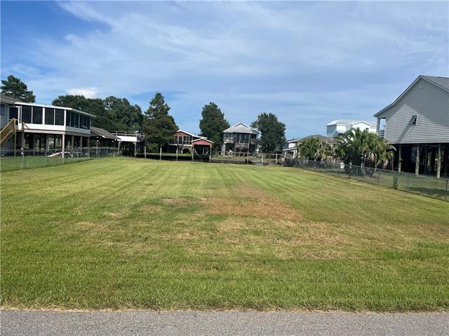 LAKE Road, Lacombe, LA 70445