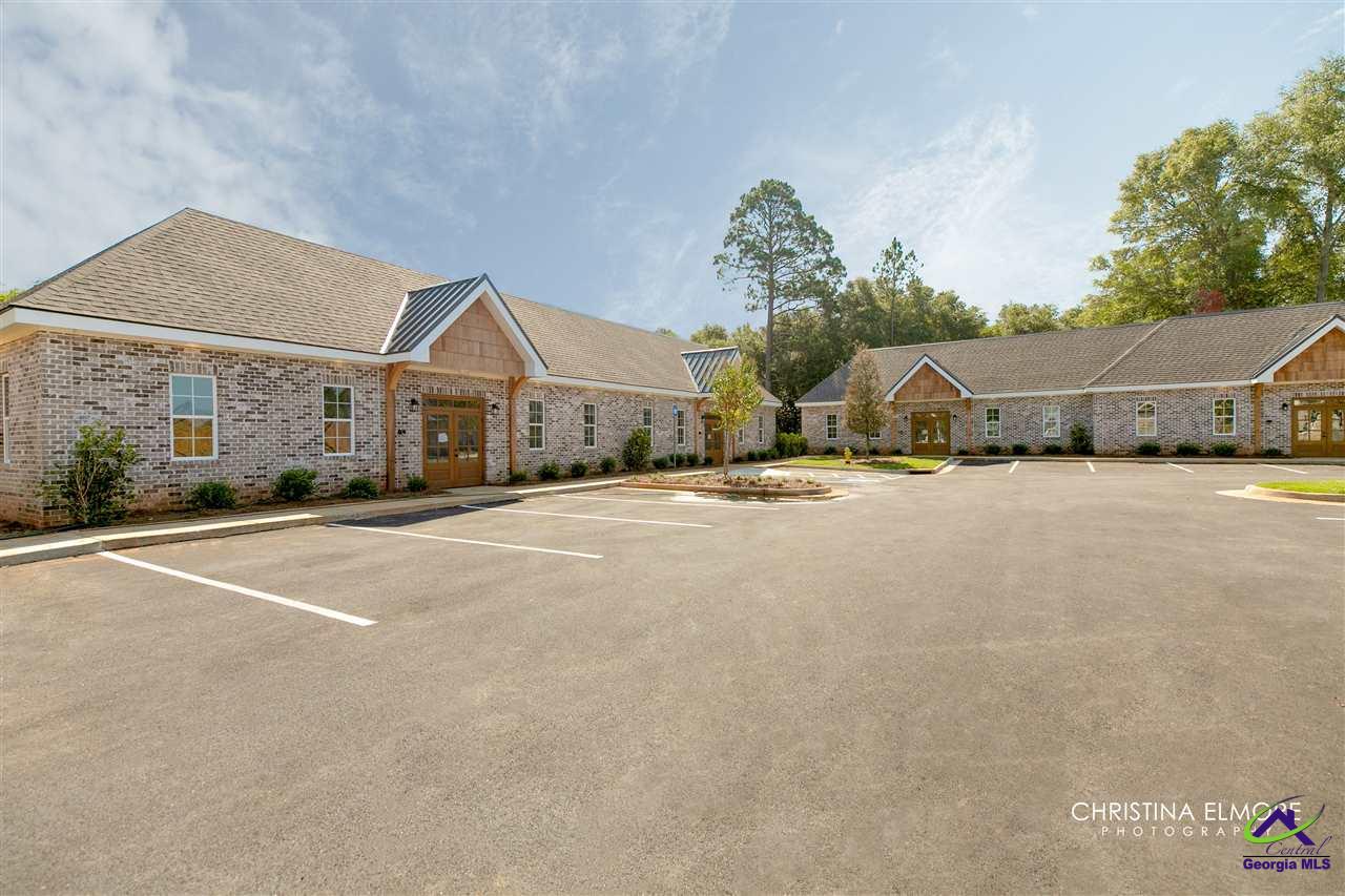 402 General Courtney Hodges Boulevard, Perry, GA 31069 - photo 2