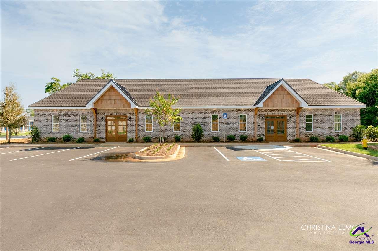 402 General Courtney Hodges Boulevard, Perry, GA 31069 - photo 3