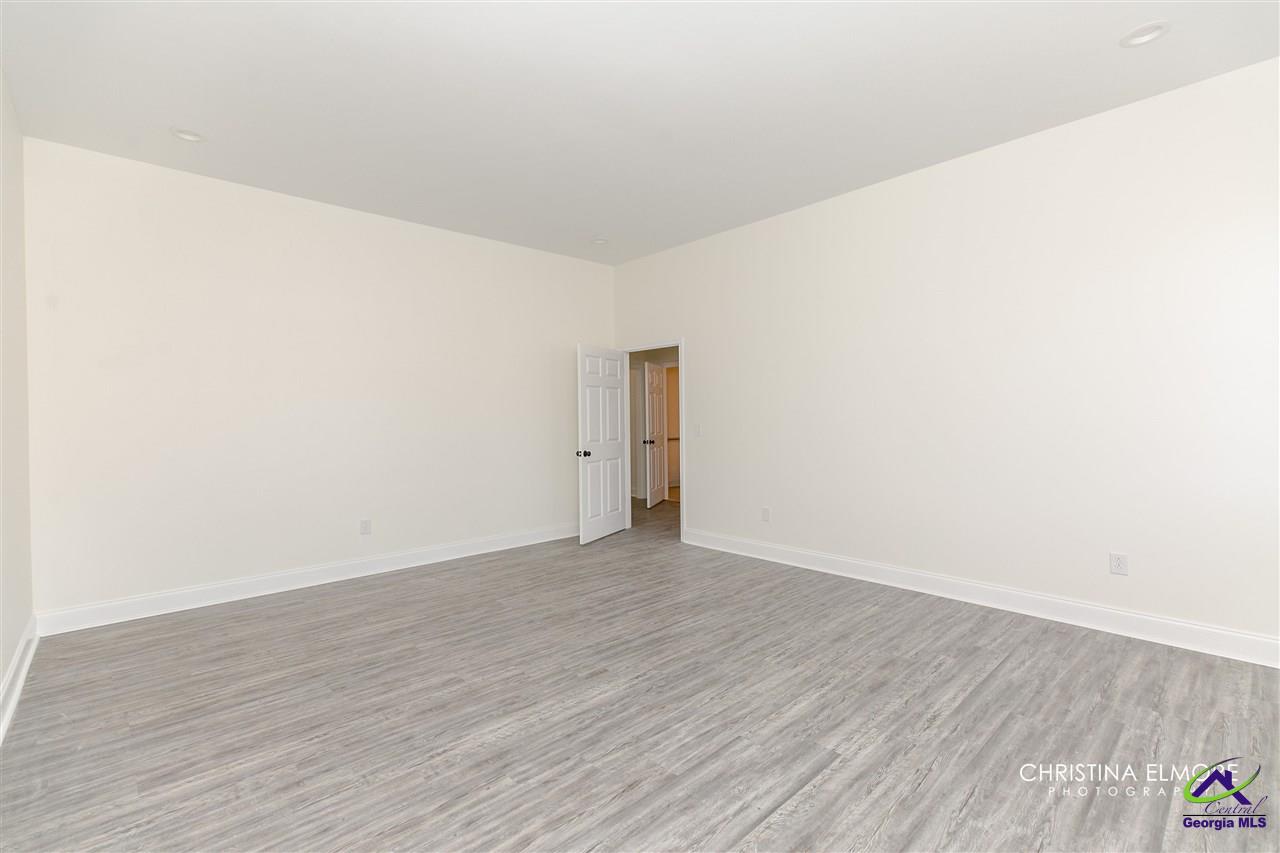 402 General Courtney Hodges Boulevard, Perry, GA 31069 - photo 26