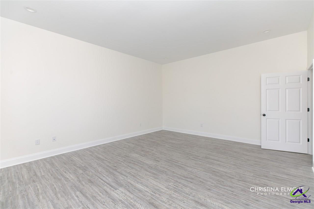 402 General Courtney Hodges Boulevard, Perry, GA 31069 - Photo 27