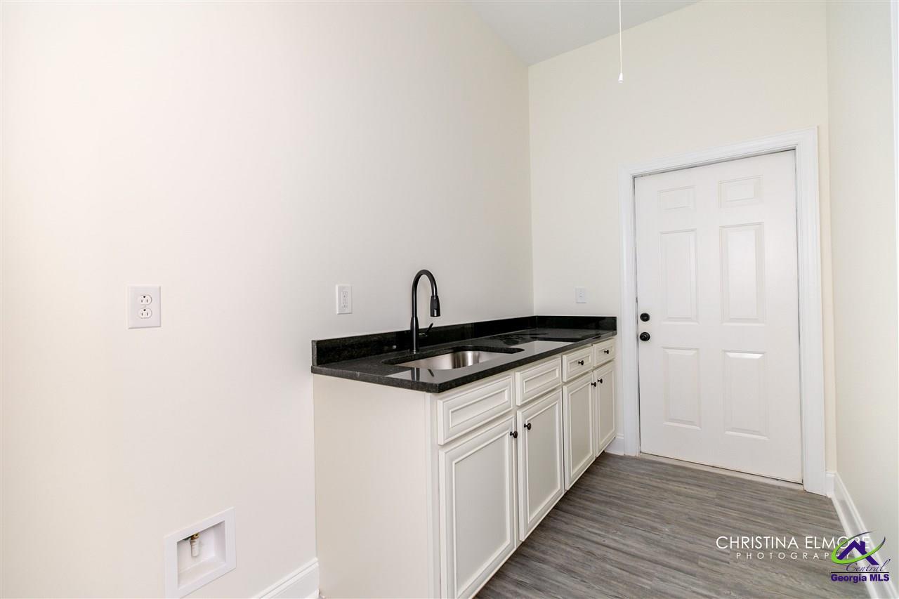 426 General Courtney Hodges Boulevard, Perry, GA 31069 - Photo 15