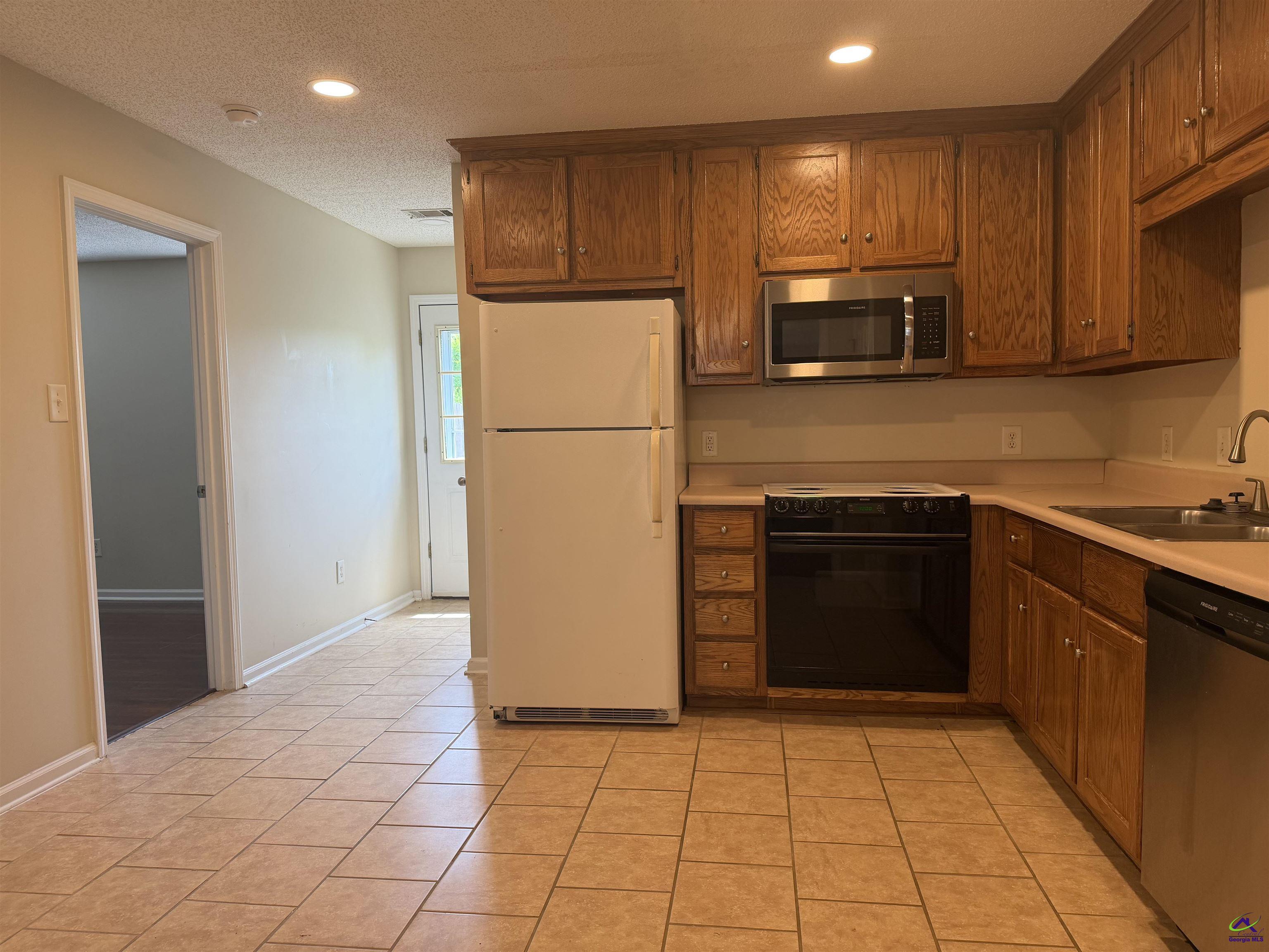 224 Katelyn Circle, Warner Robins, GA 31088 - Photo 2