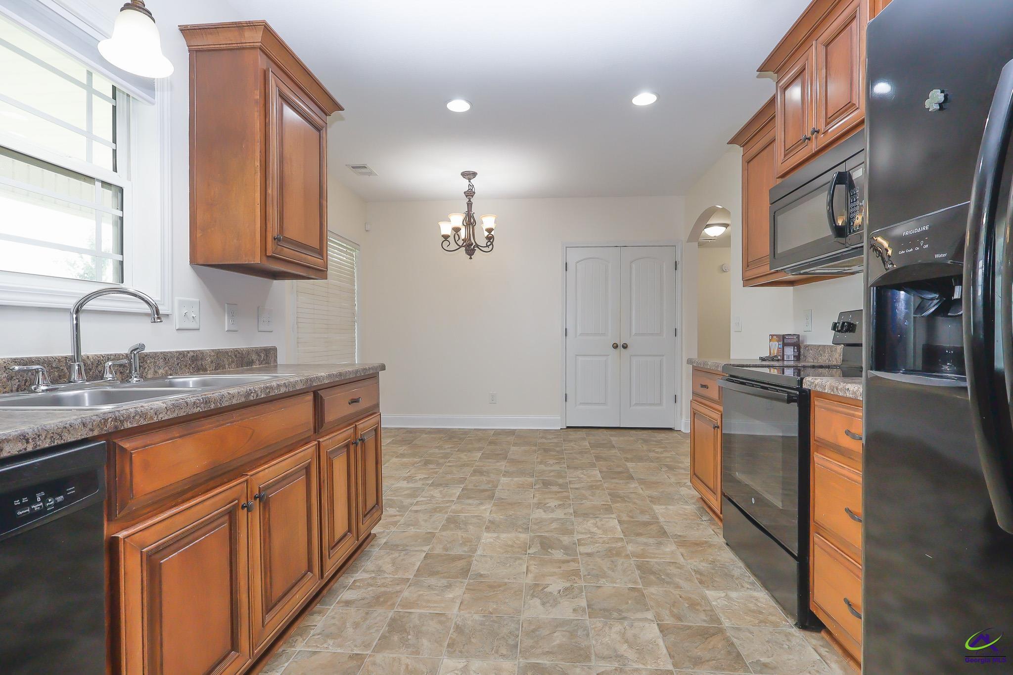 508 Tug Court, Warner Robins, GA 31088 - Photo 8