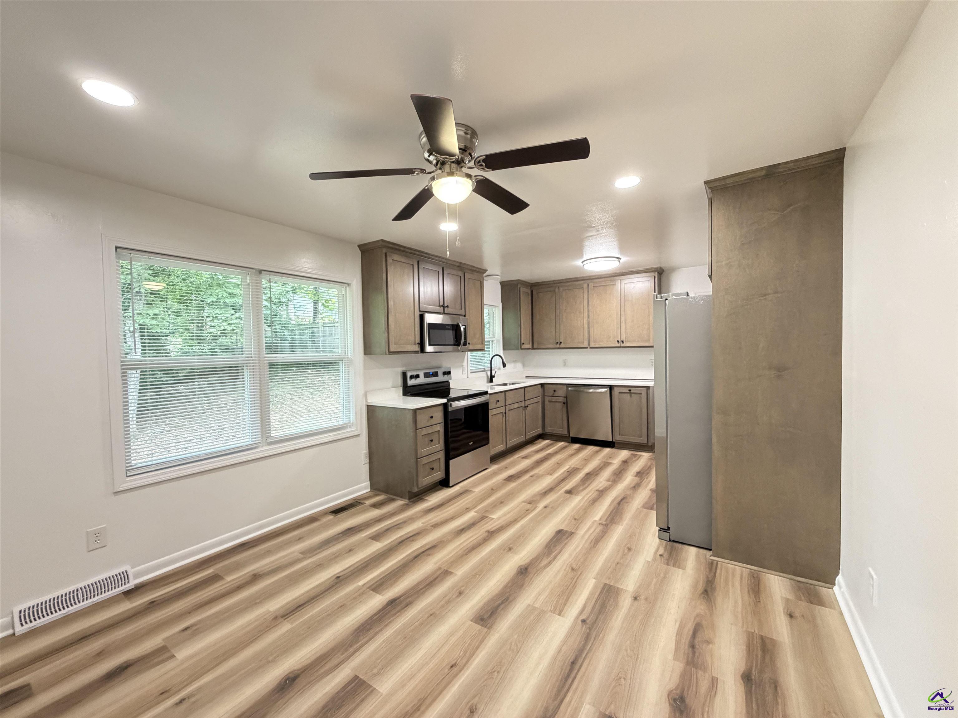 105 Woodsdale, Warner Robins, GA 31088 - Photo 3
