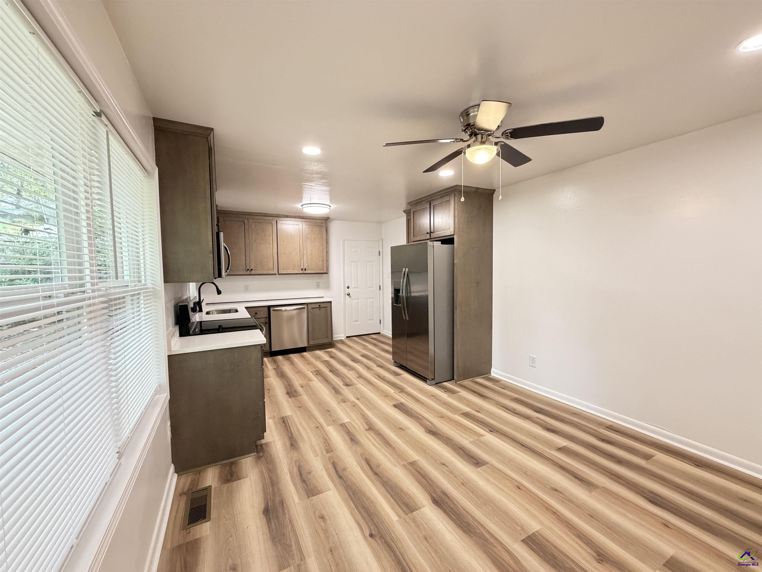 105 Woodsdale, Warner Robins, GA 31088 - Photo 4