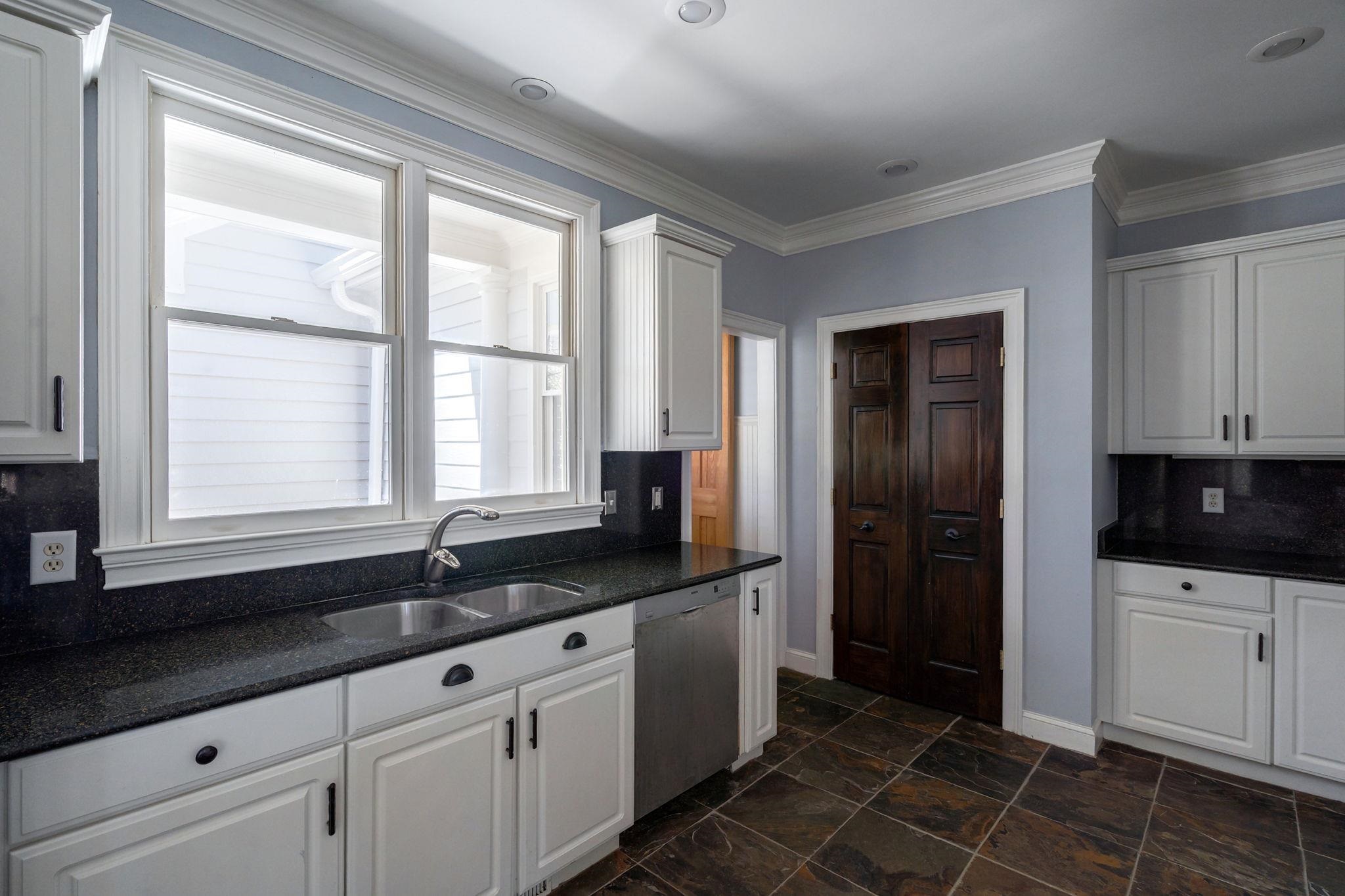 106 OAKTON NORTH image 21