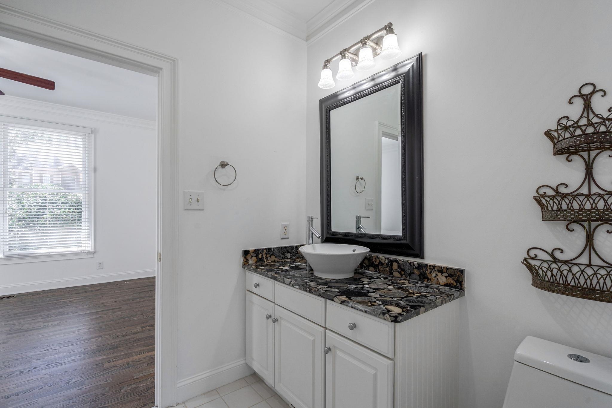 106 OAKTON NORTH image 25