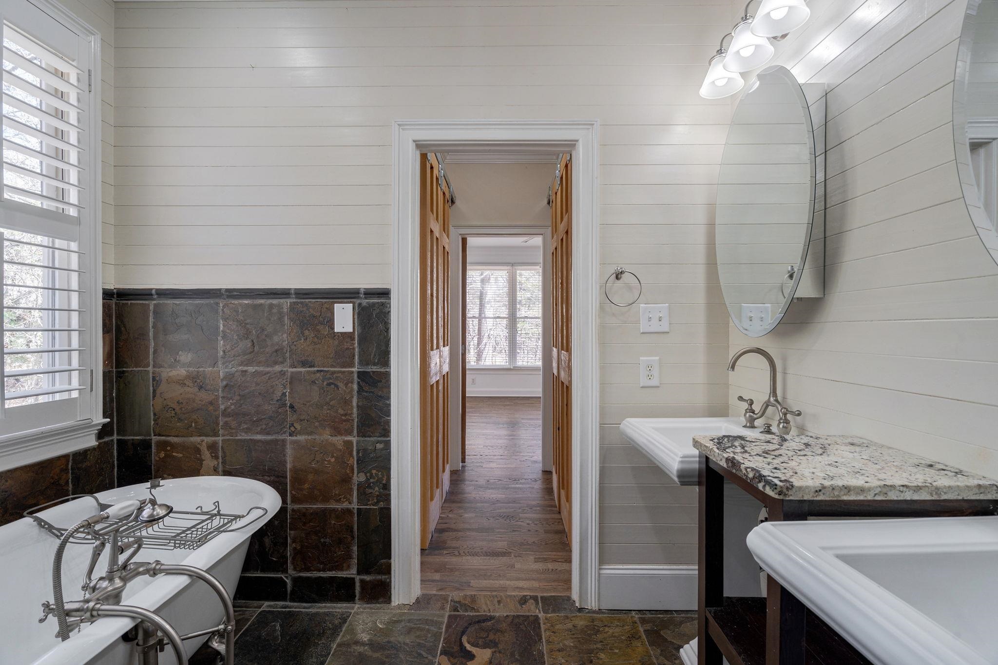 106 OAKTON NORTH image 31