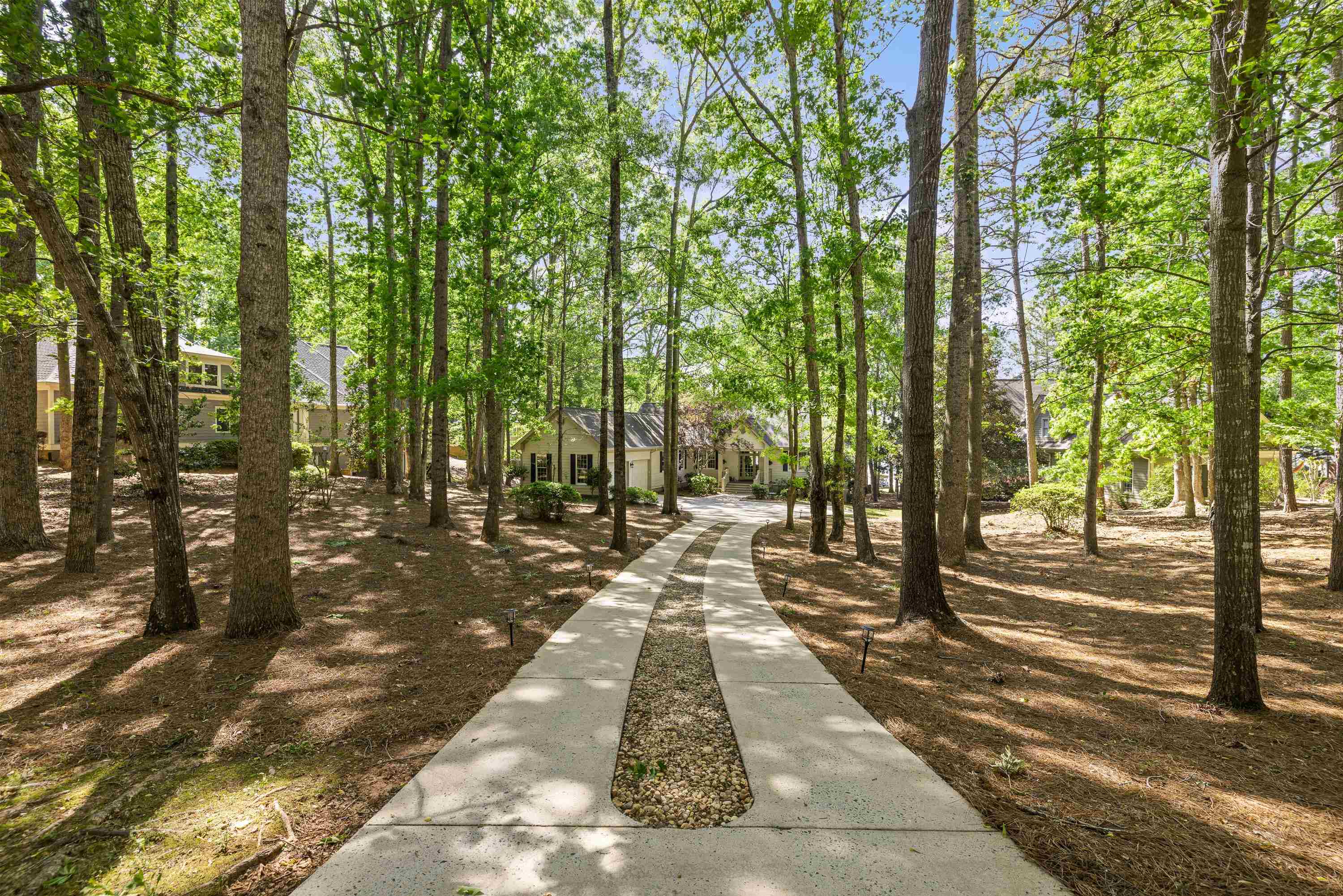 129 BARRINGTON HALL DRIVE image 2