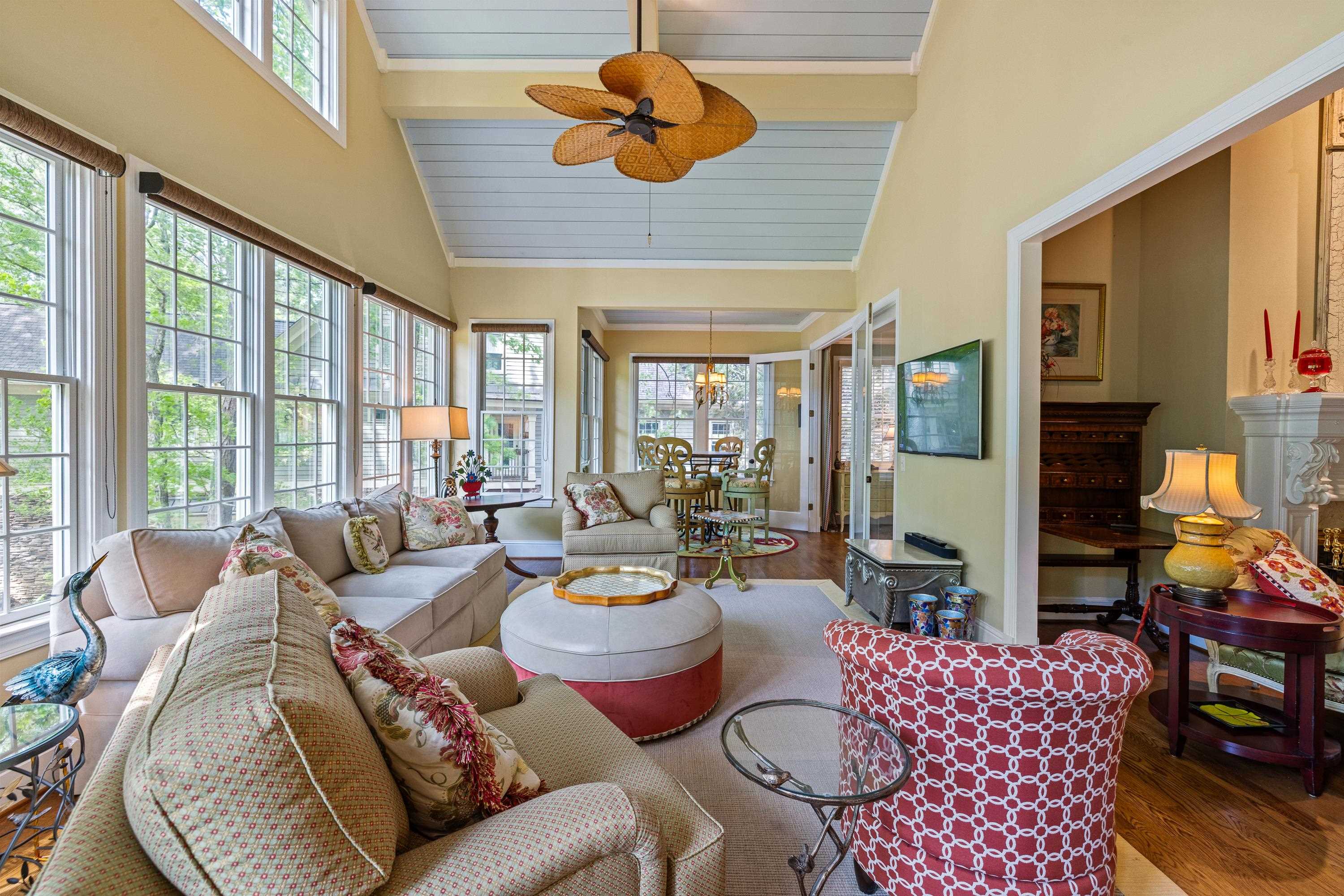 129 BARRINGTON HALL DRIVE image 17