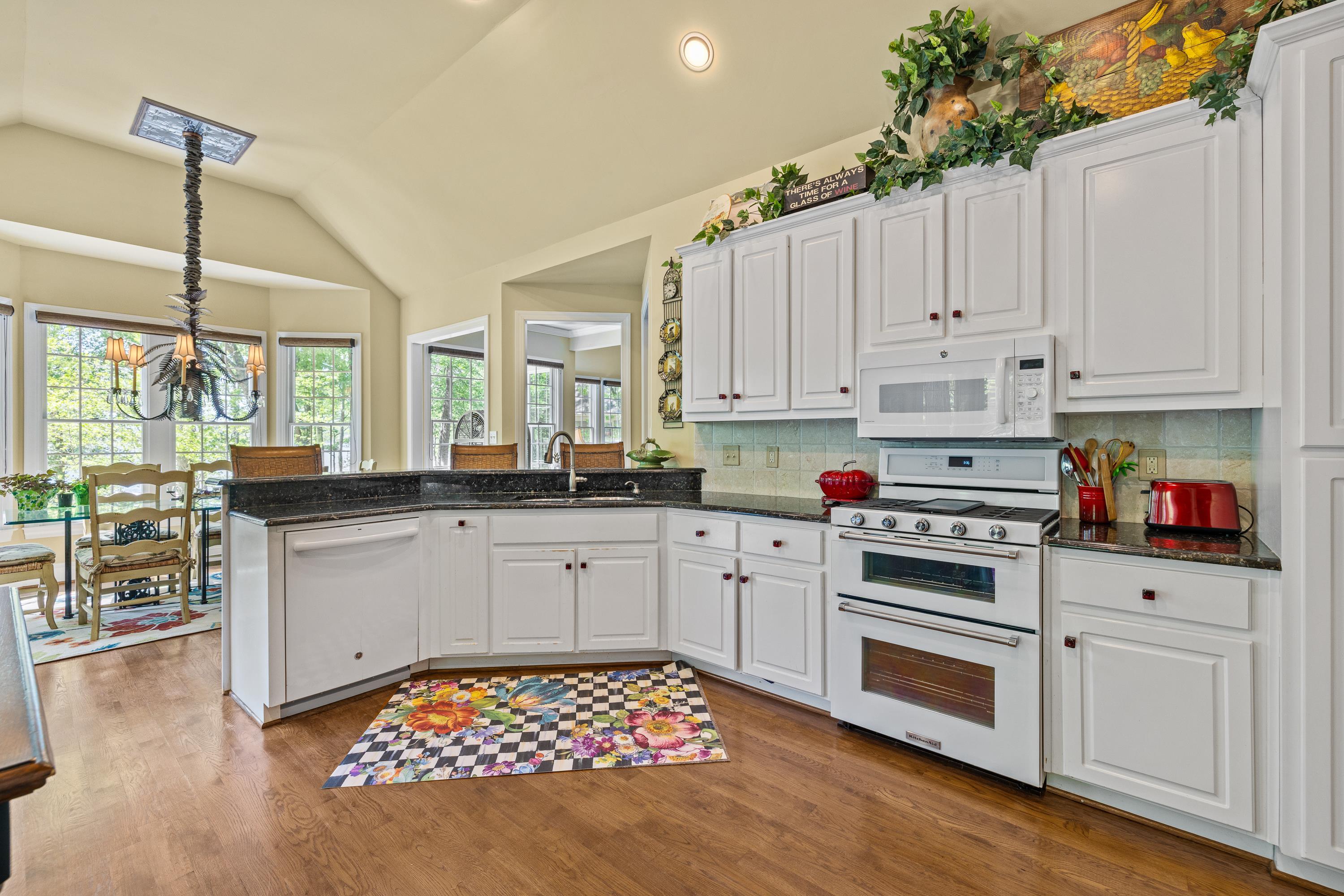 129 BARRINGTON HALL DRIVE image 25