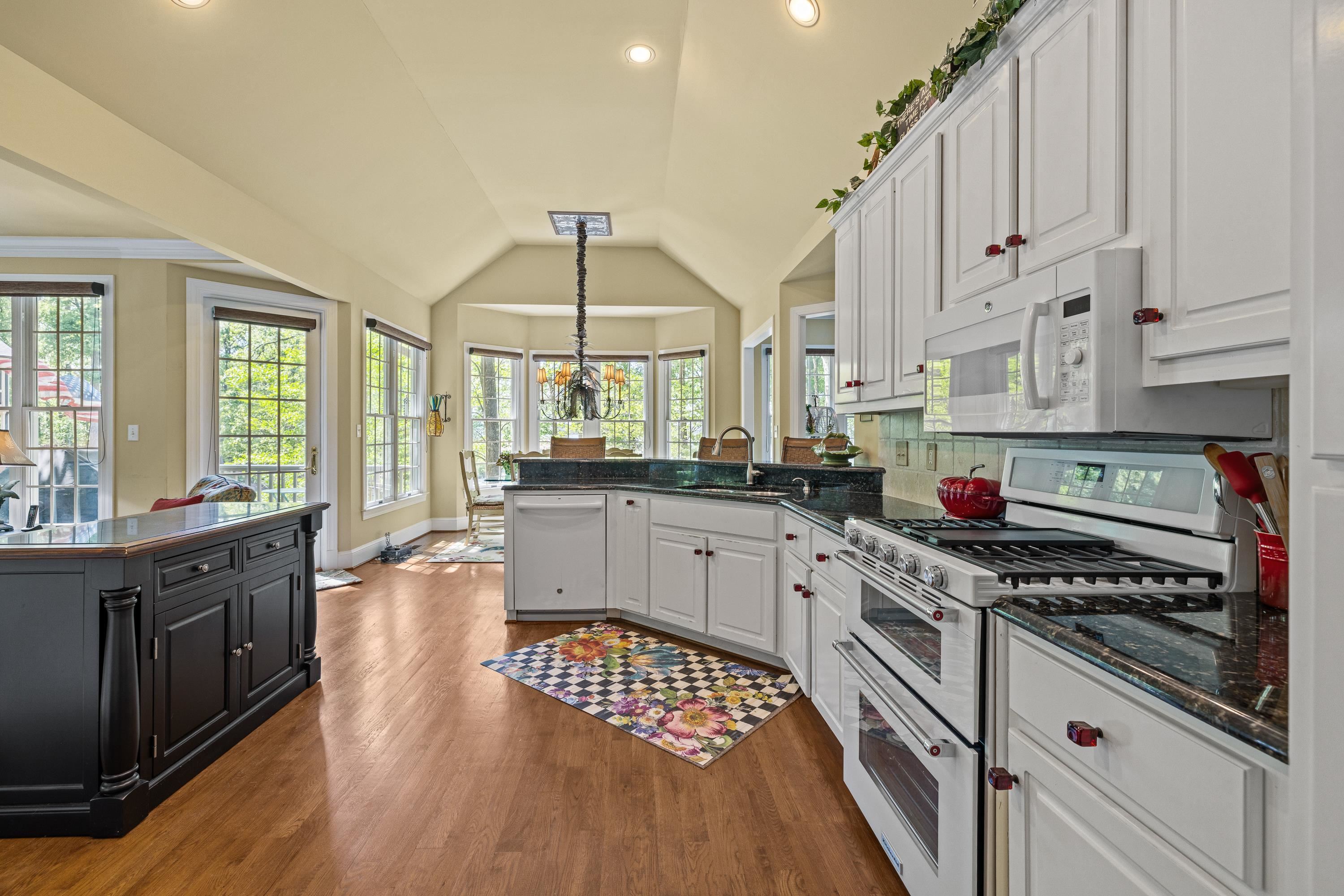 129 BARRINGTON HALL DRIVE image 26