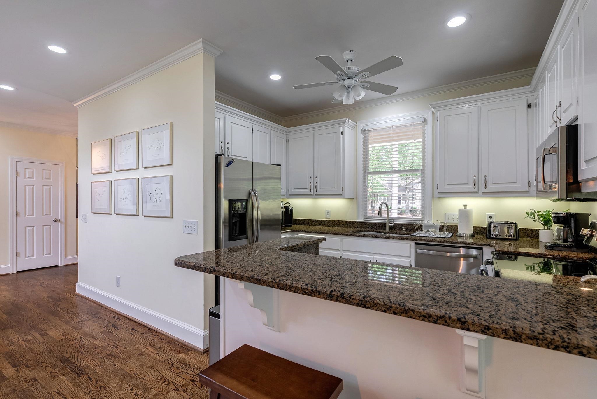 127 OAKTON SOUTH image 15