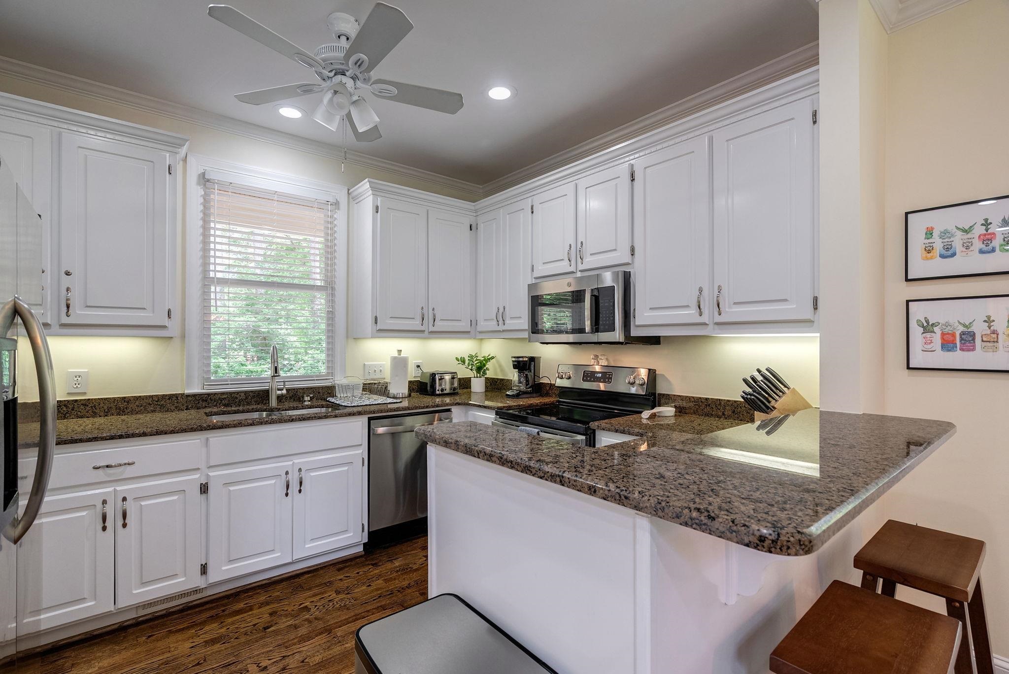 127 OAKTON SOUTH image 16