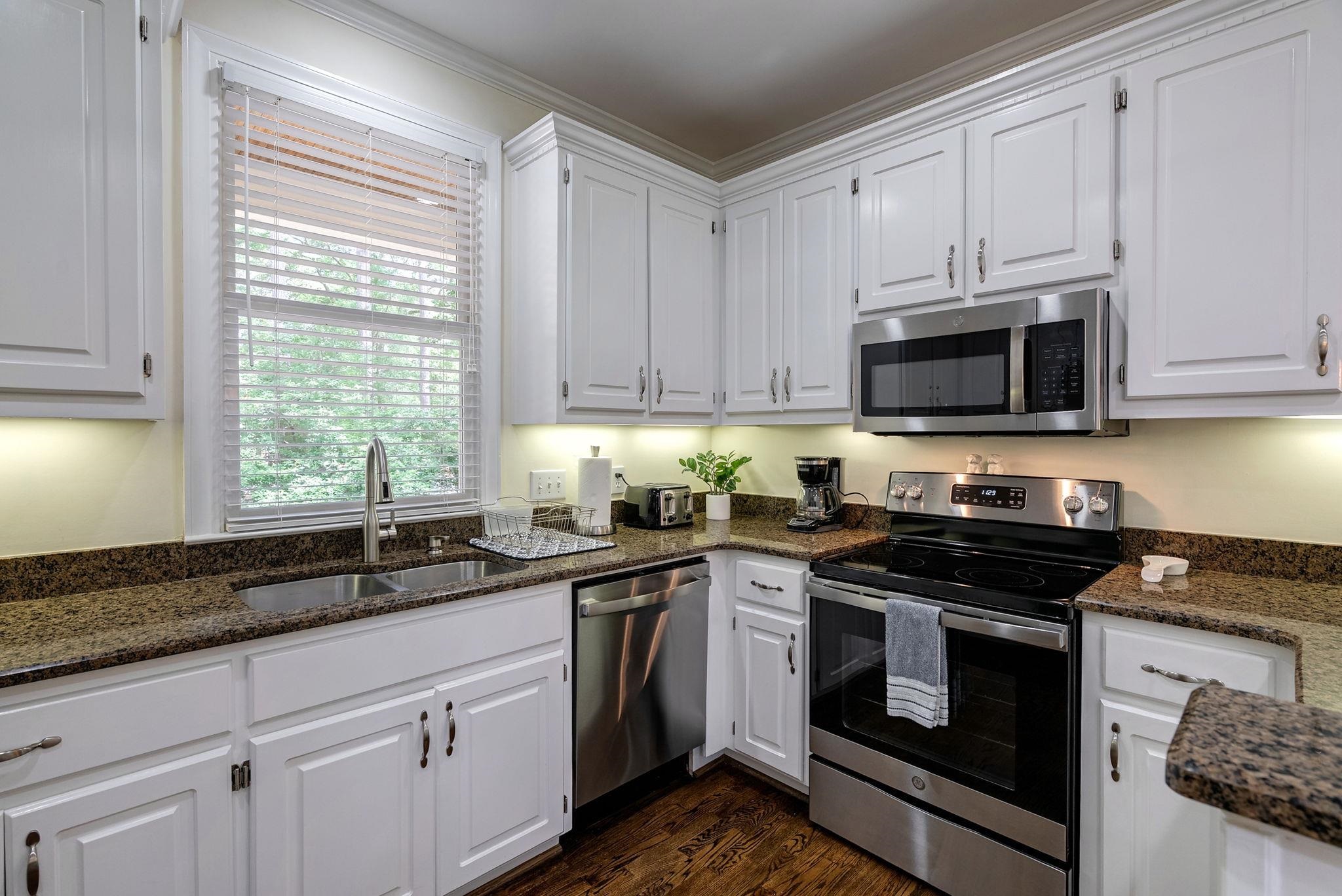 127 OAKTON SOUTH image 17