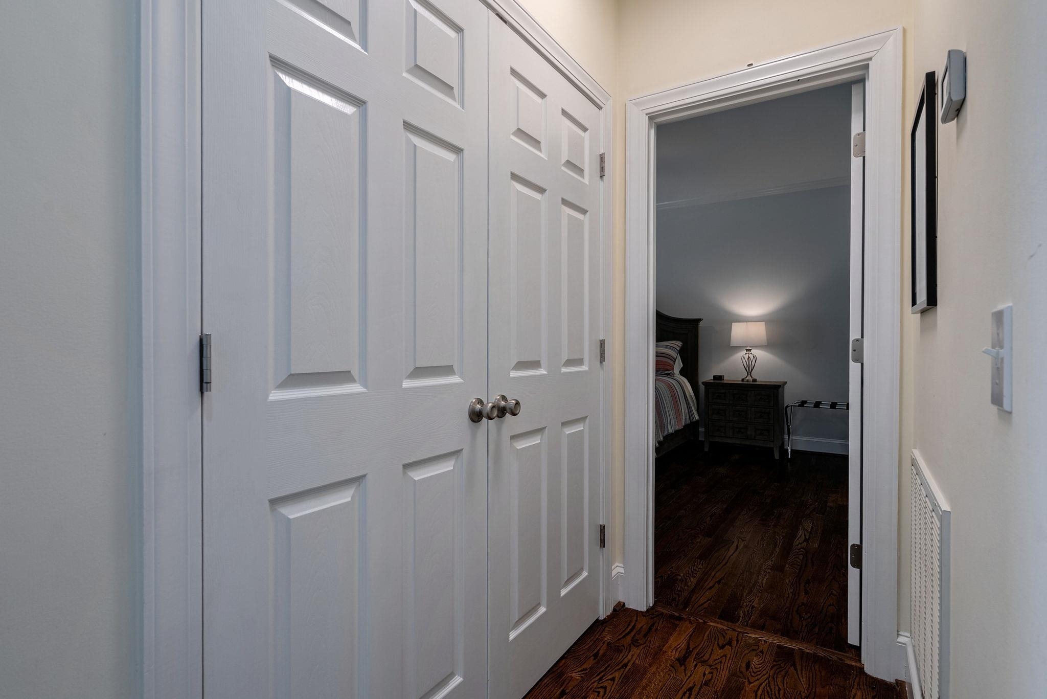 127 OAKTON SOUTH image 19