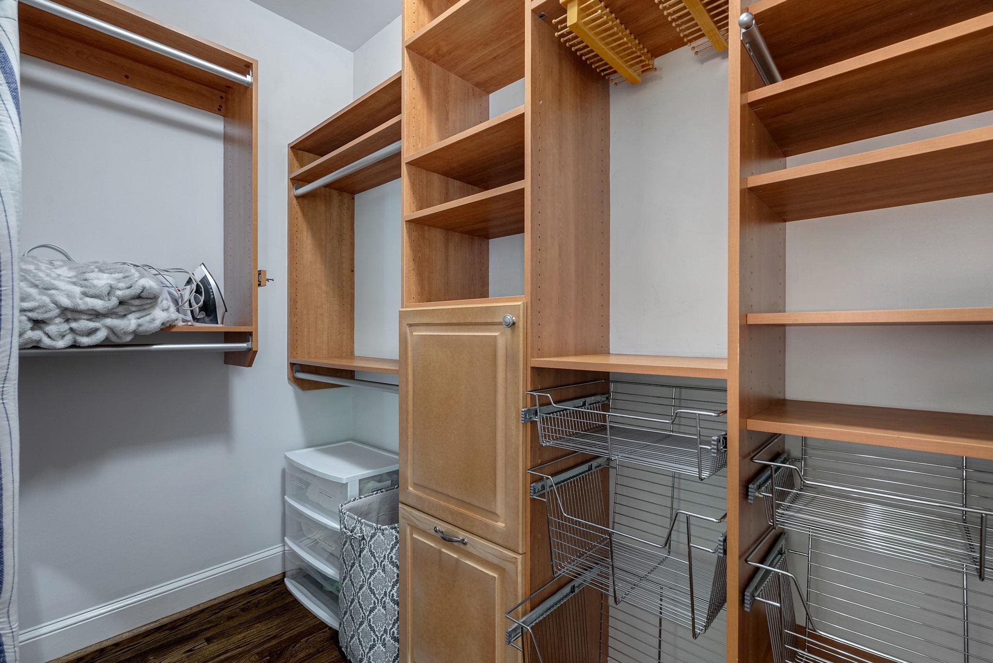 127 OAKTON SOUTH image 24