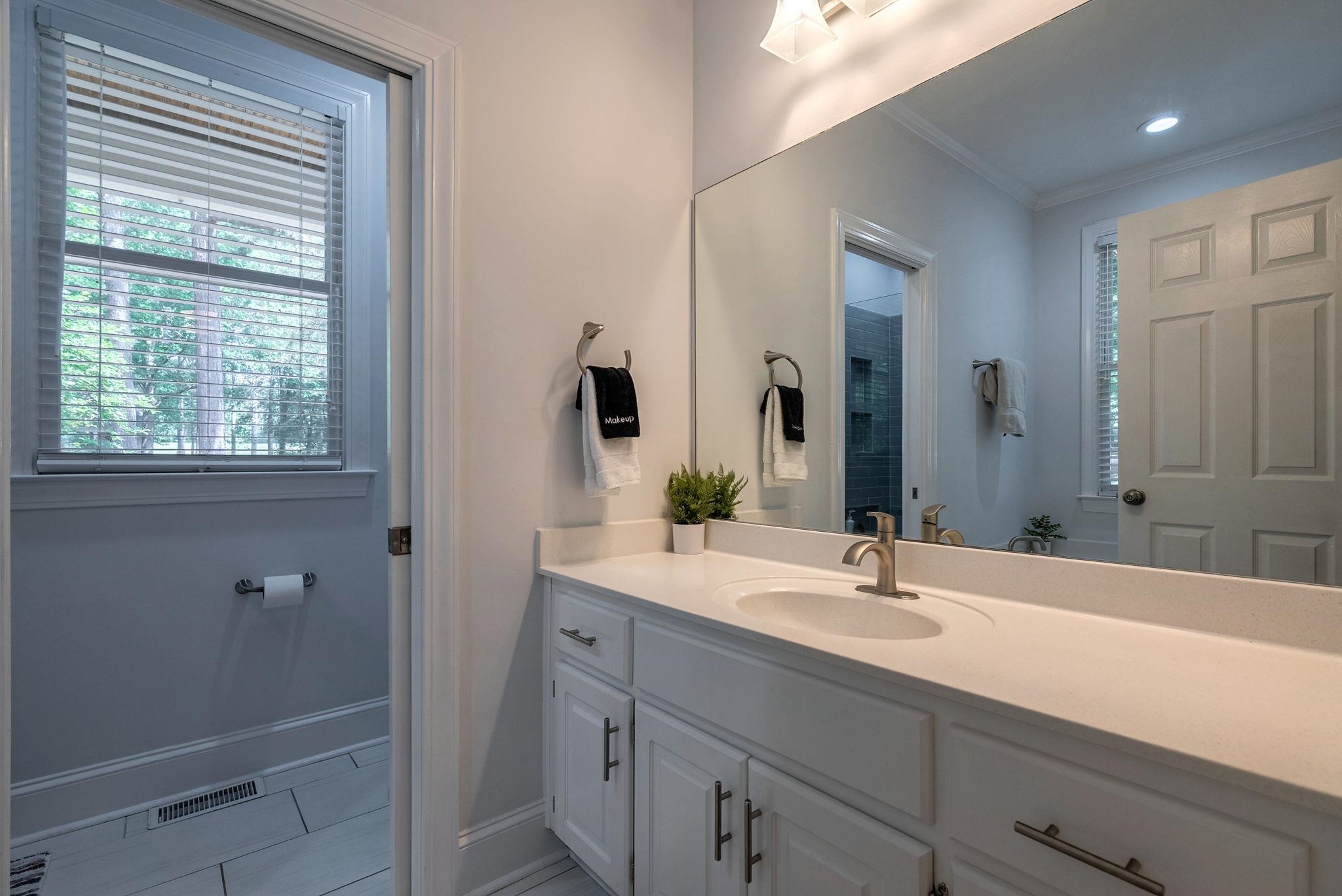 127 OAKTON SOUTH image 25