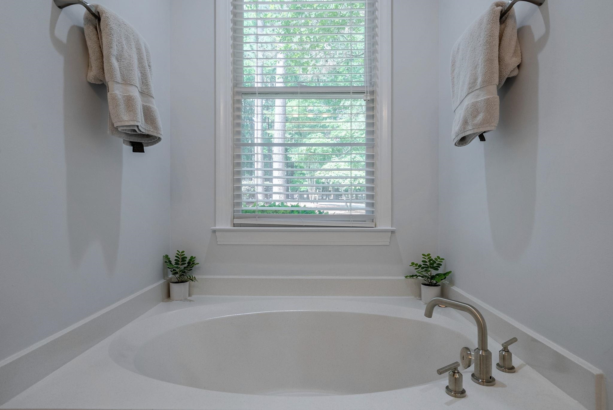 127 OAKTON SOUTH image 26