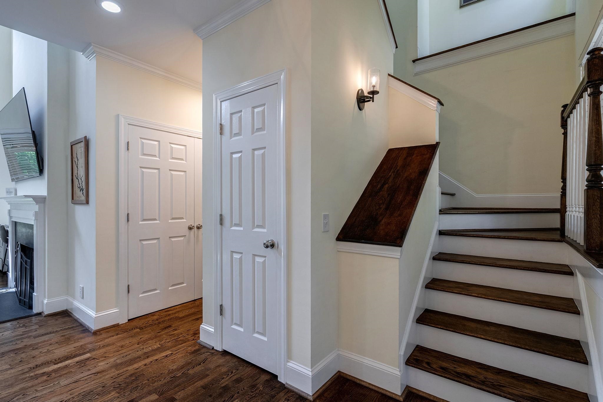 127 OAKTON SOUTH image 28