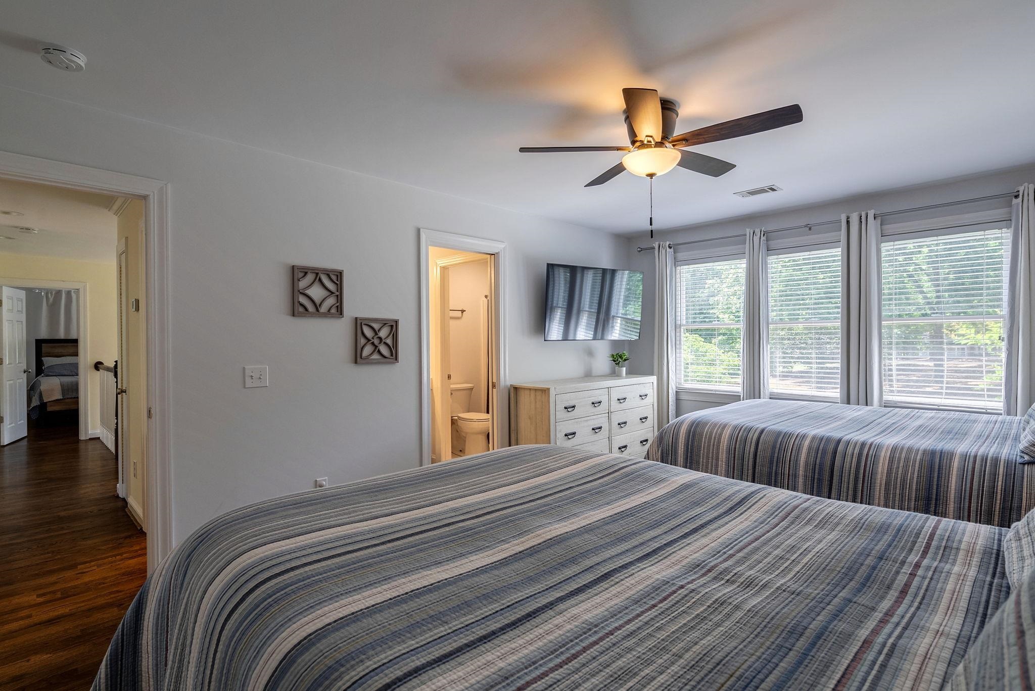 127 OAKTON SOUTH image 31