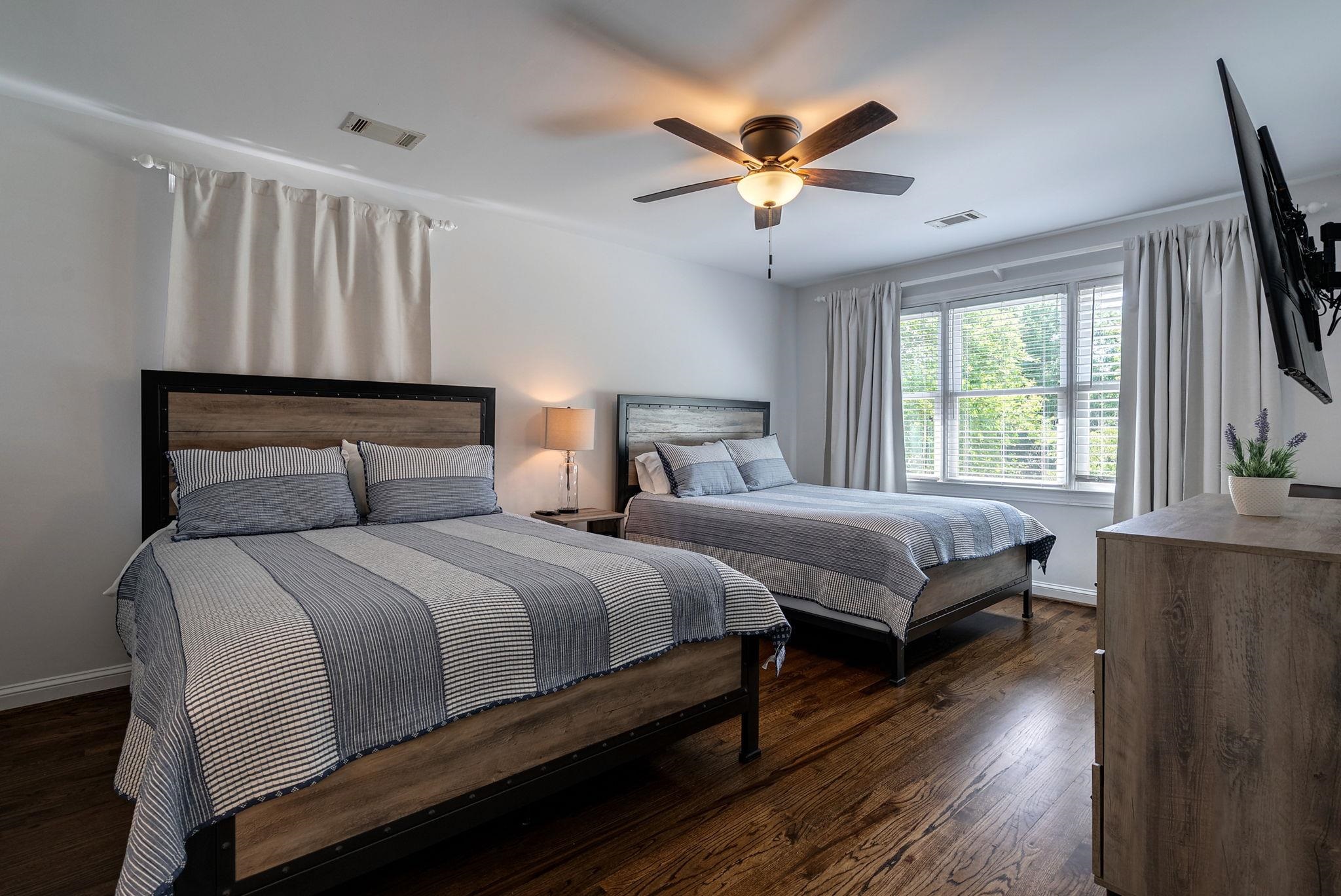 127 OAKTON SOUTH image 34