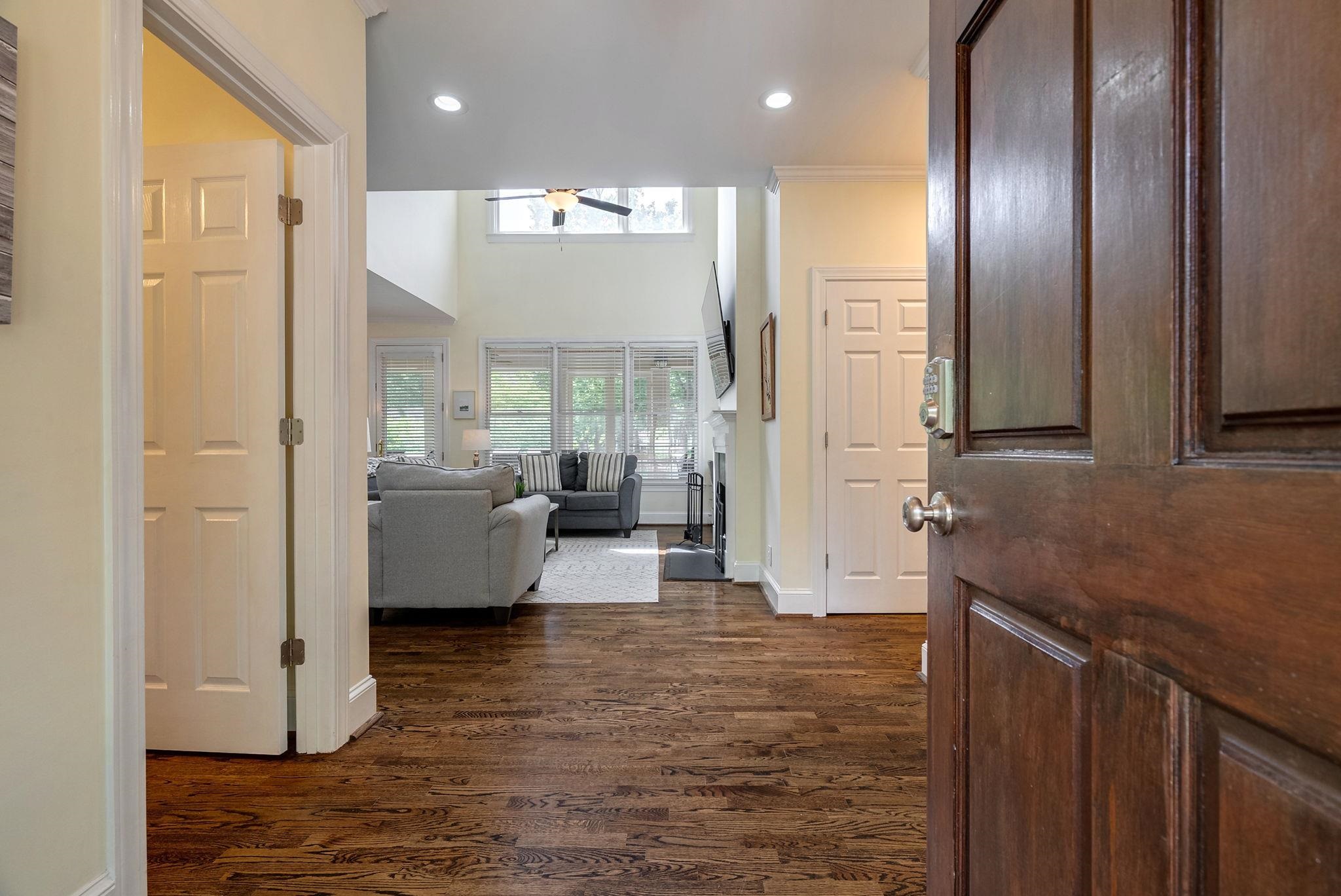 127 OAKTON SOUTH image 6