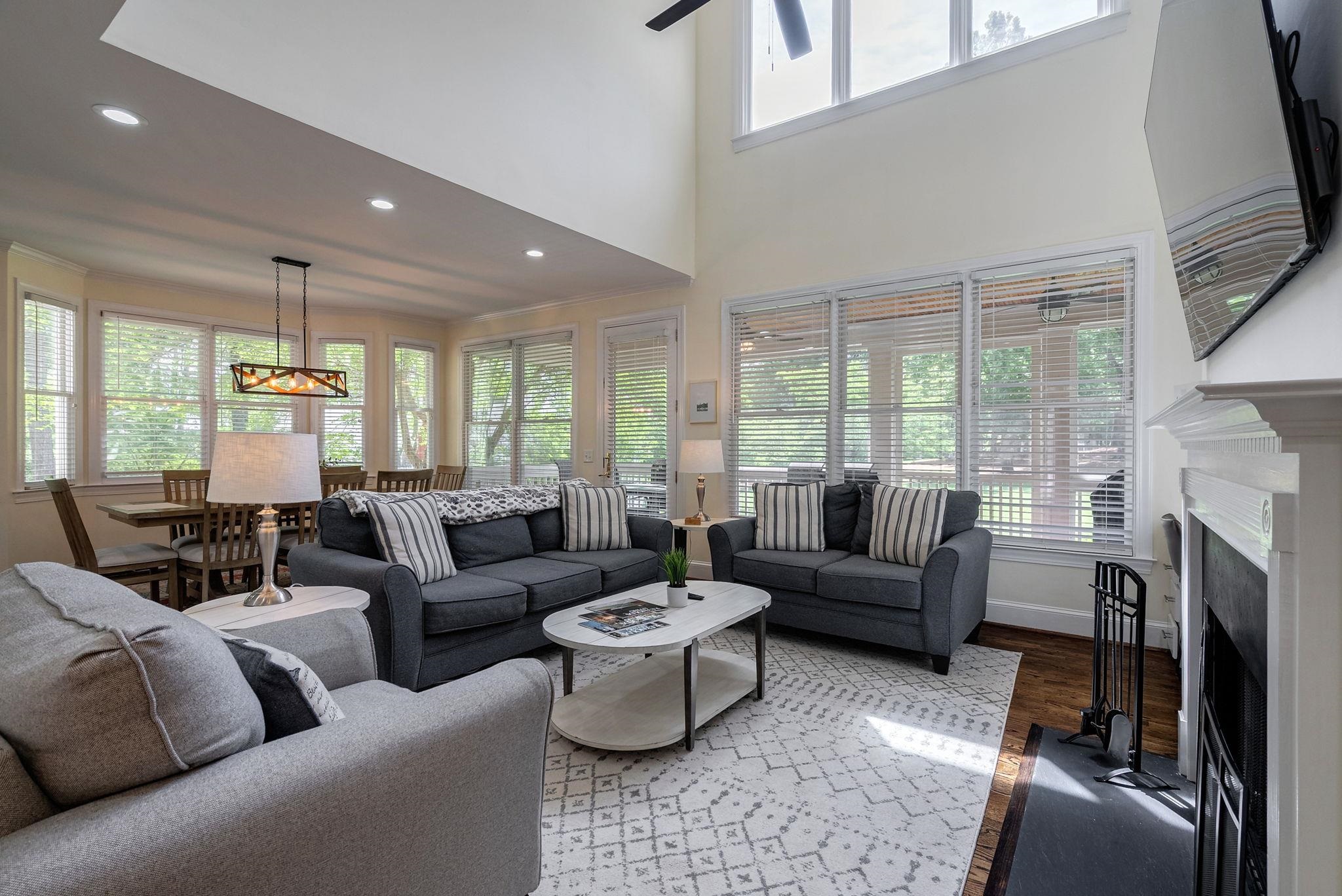 127 OAKTON SOUTH image 9