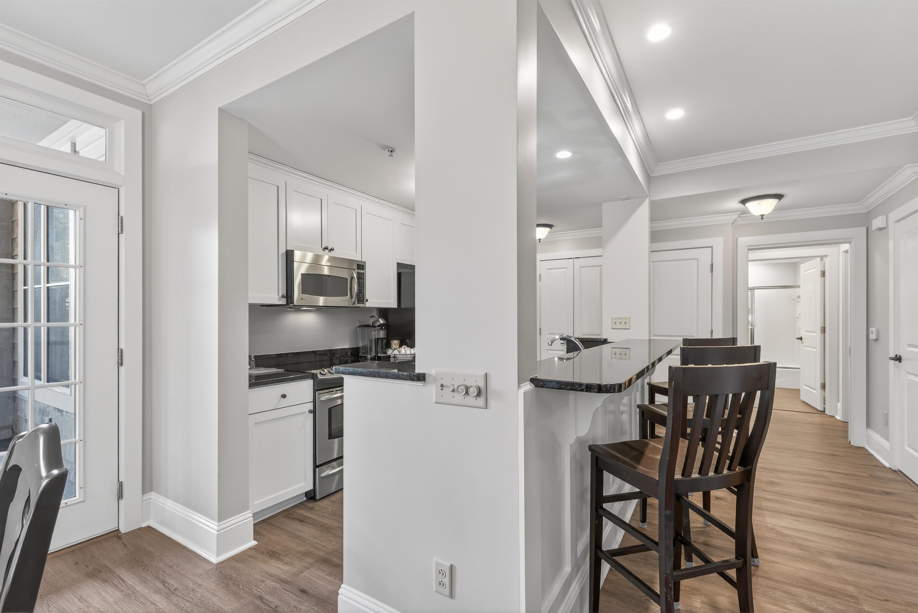 1010 D PORTAGE TRAIL image 6