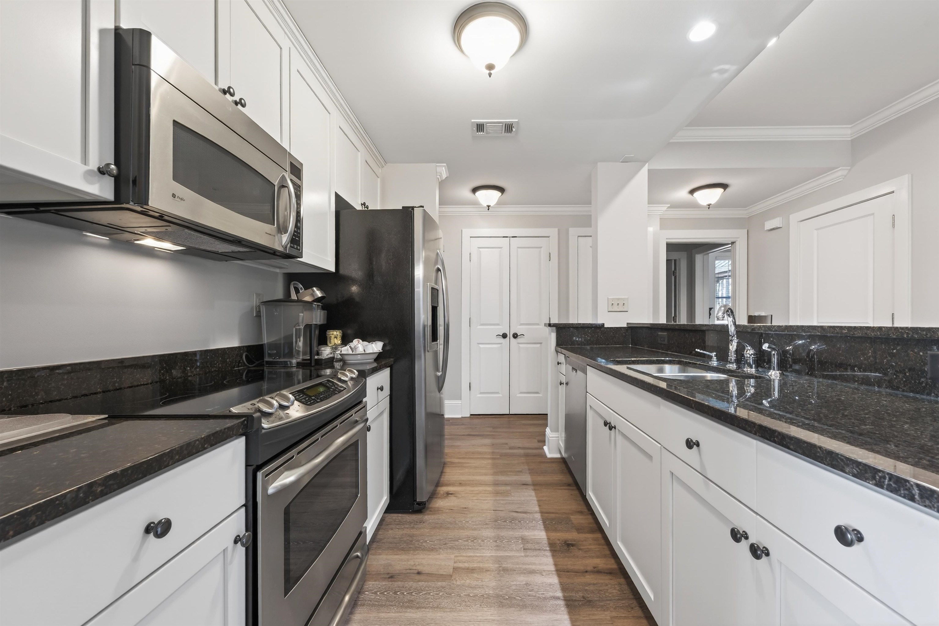 1010 D PORTAGE TRAIL image 8